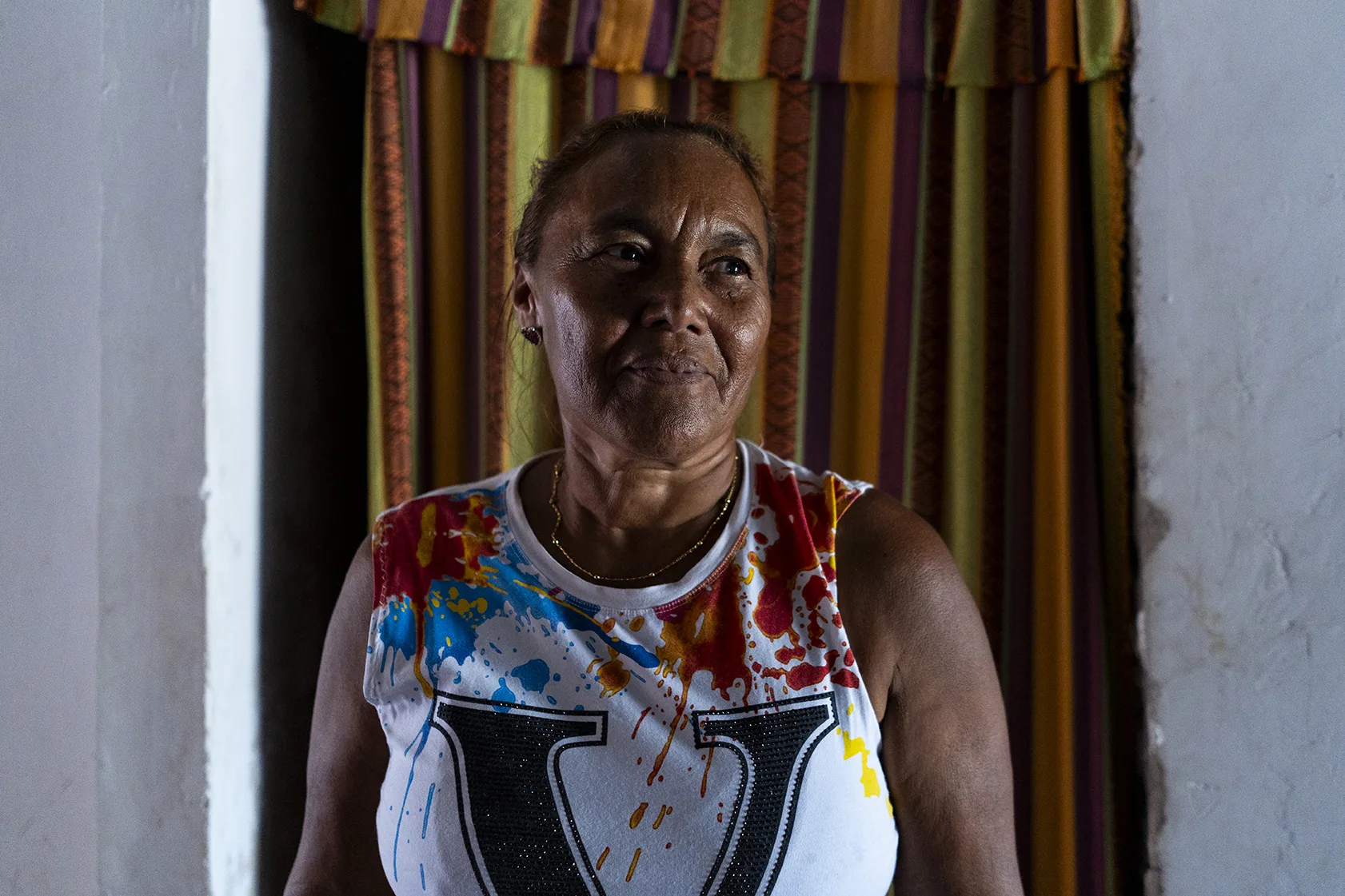 Inés Carmona, de 54 años, vive en Algarrobo, Magdalena. Su padre tenía la enfermedad de Huntington y algunos de sus hermanos y sobrinos la heredaron. Ella no ha tenido síntomas. Foto: Charlie Cordero. 