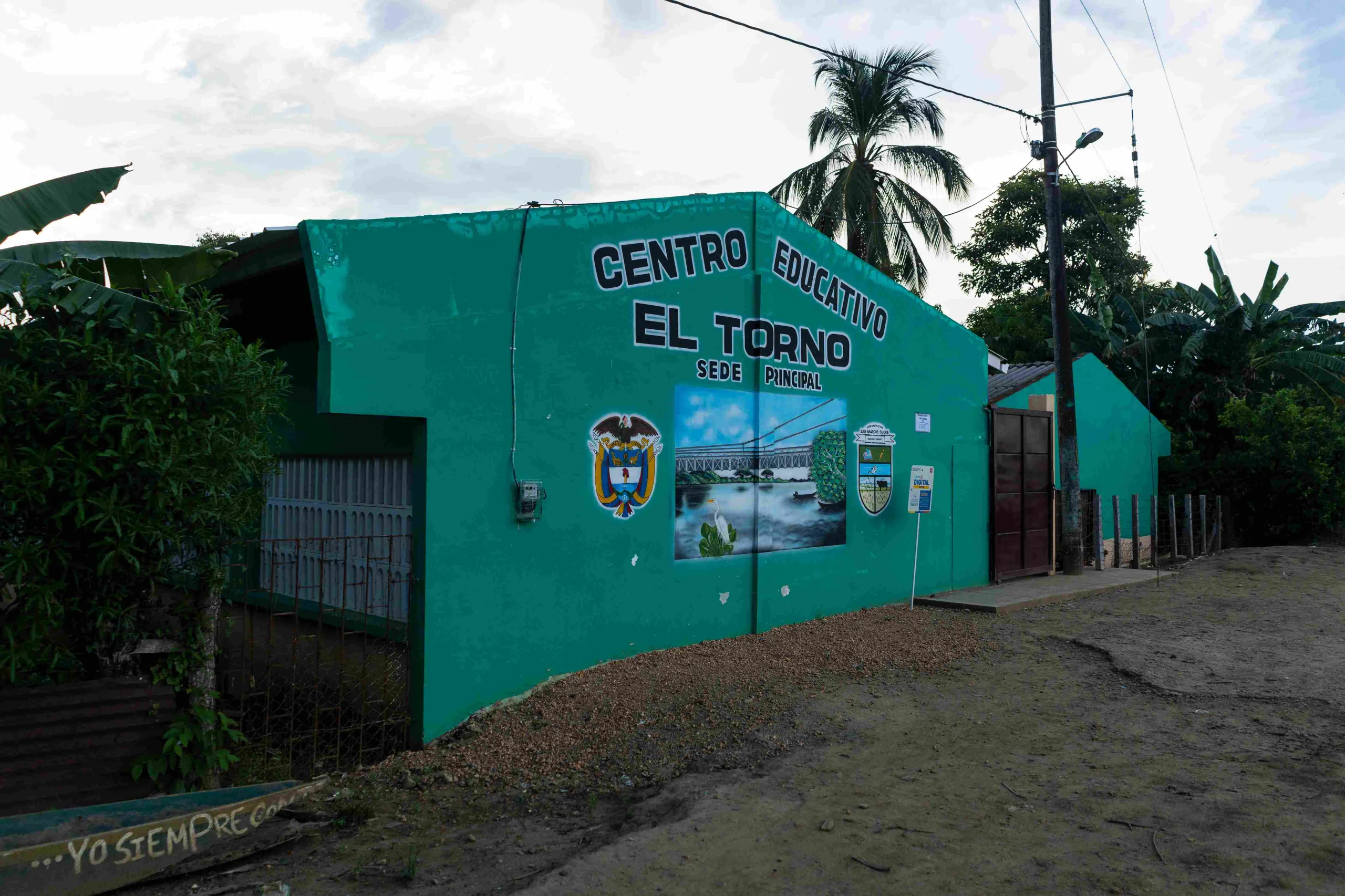 Centro Educativo del caserío El Torno, a orillas del río San Jorge. 