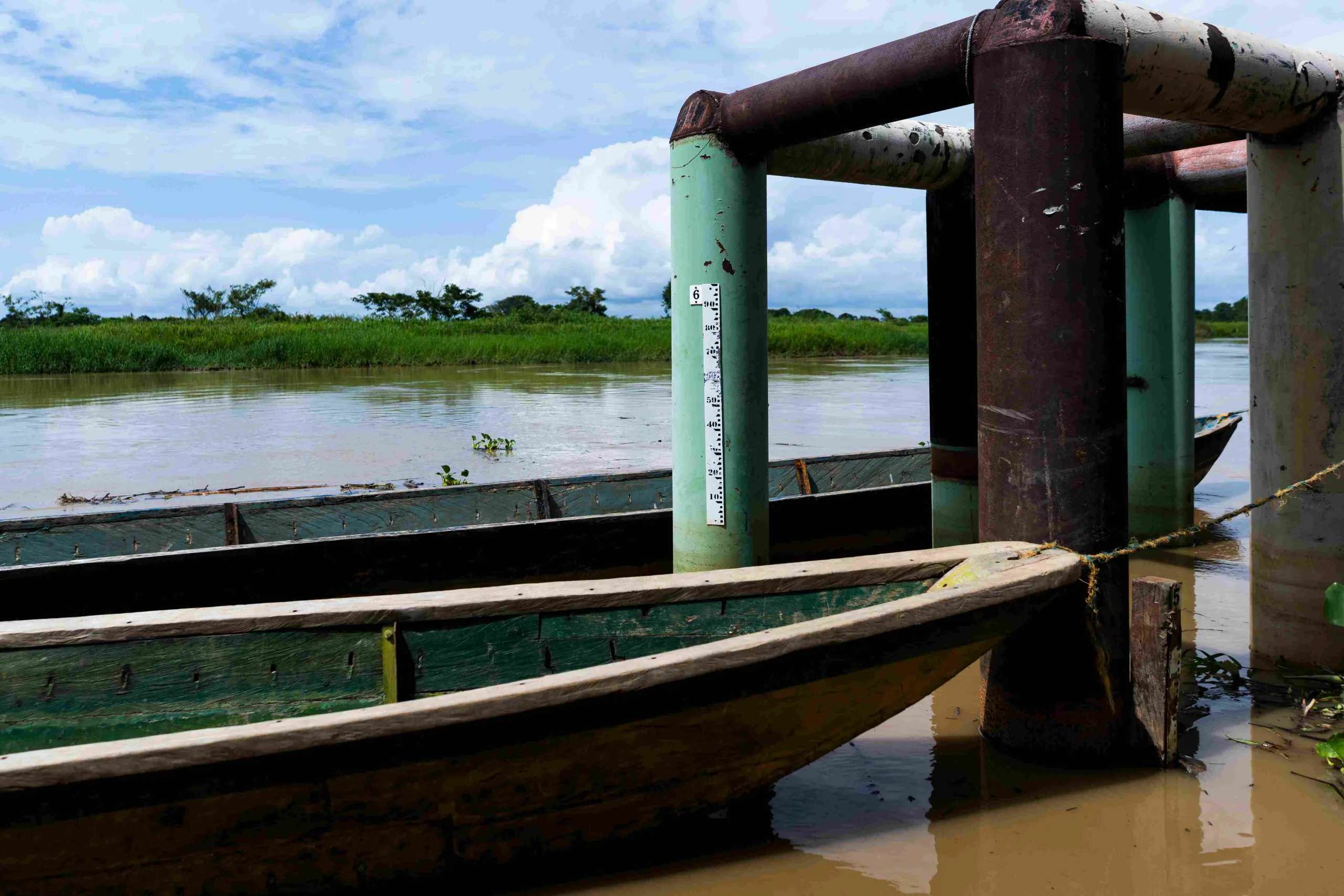 Este tipo de construcciones se han construido con regularidad en la región para detener la expansión de los ríos o ciénagas.